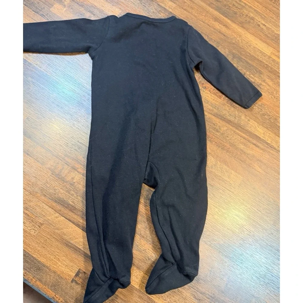 Unisex skeleton zip up sleeper.  Halloween, costume.  Size 3-6 months.